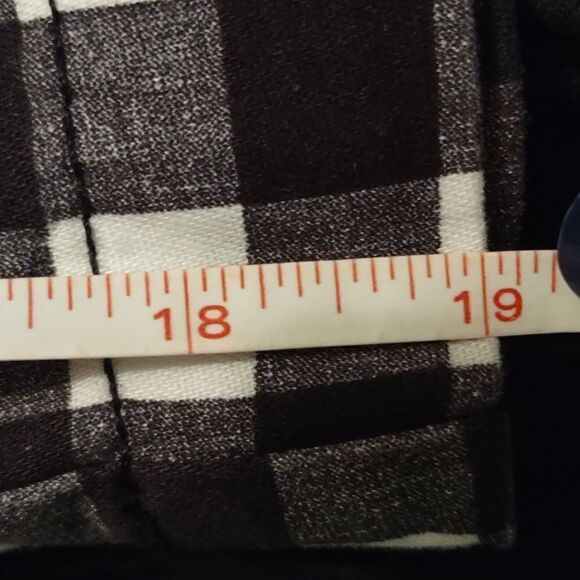 St. John's Bay, size 16, Black/White Checked Capri, excellent condition - Picture 4 of 8